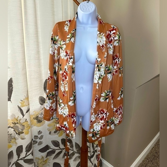 Nwt Dalia Floral Satin Robe Style Jacket Size Medium - Picture 1 of 4